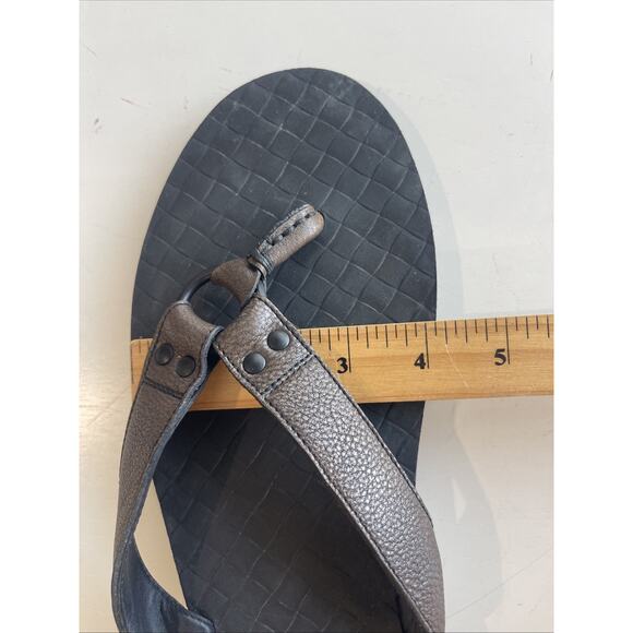 Bottega Veneta Mens Runway Brown Leather Thong Sandals size 43 (US 9) Hamptons main image 7